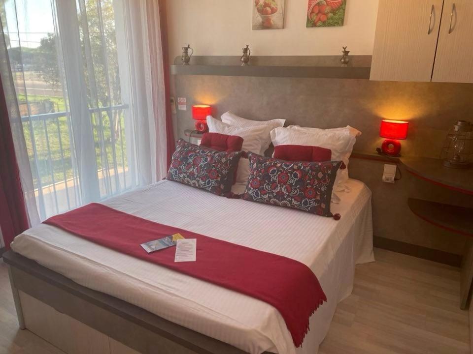 Hotel Le Mediterranee Hyères Екстериор снимка